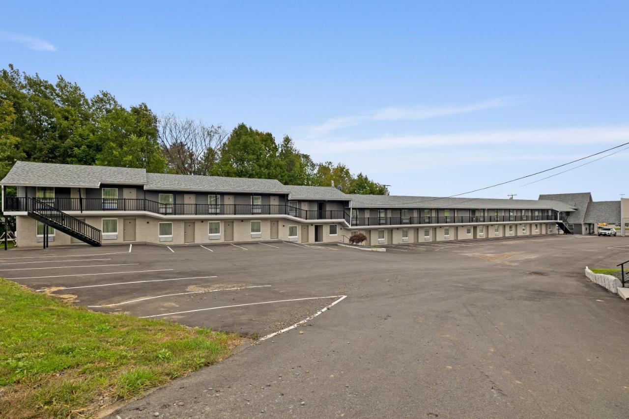 ウォータービル The Elmwoodモーテル エクステリア 写真